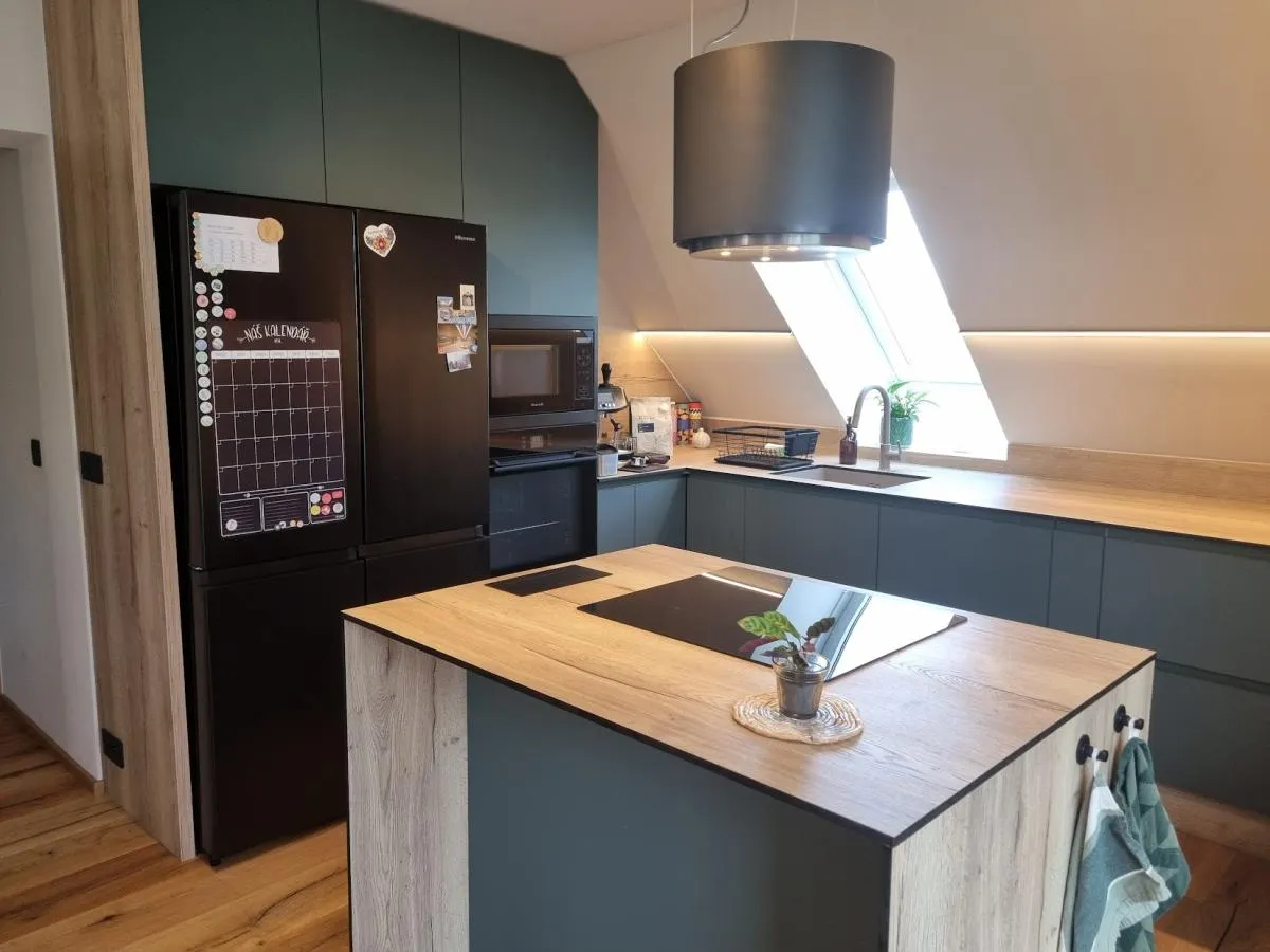 Vybavení veřejných prostorů a škol — realizace na míru